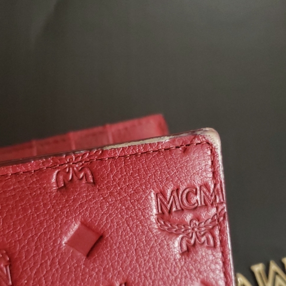 Authentic MCM logo wallet, MCM charm - Picture 5 of 6